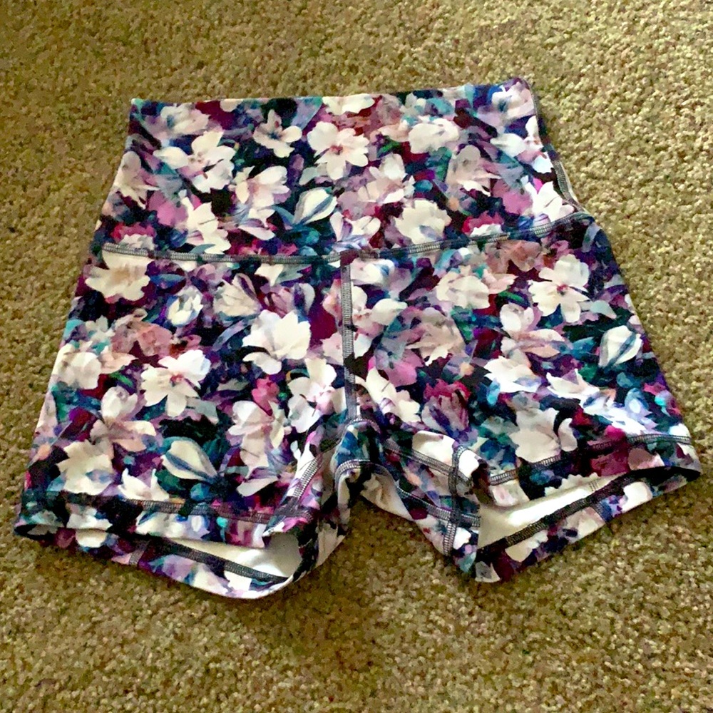 Lululemon Align shorts size 6! Like New!